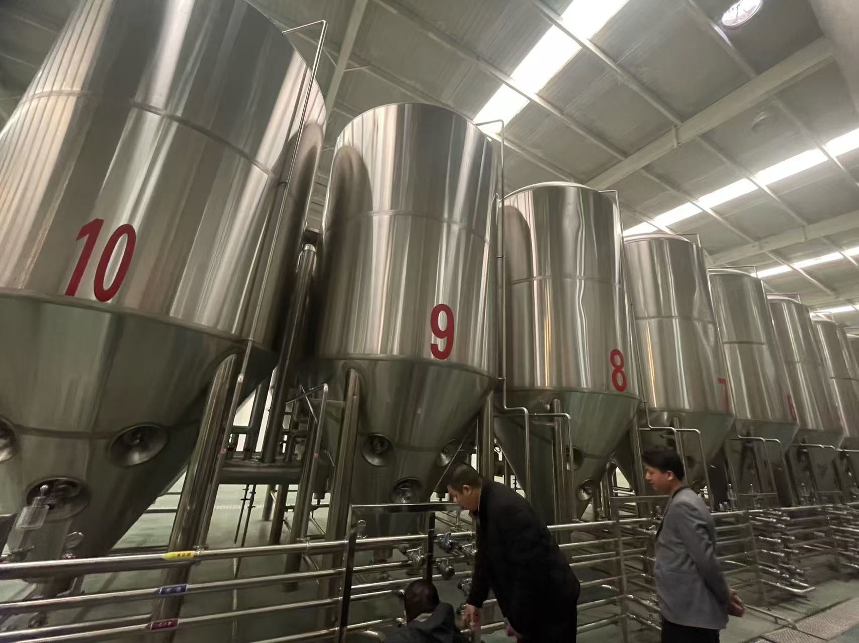 凤凰镇精酿啤酒设备厂—平面布置、设备设计、制造、调试、培训等一条龙服务